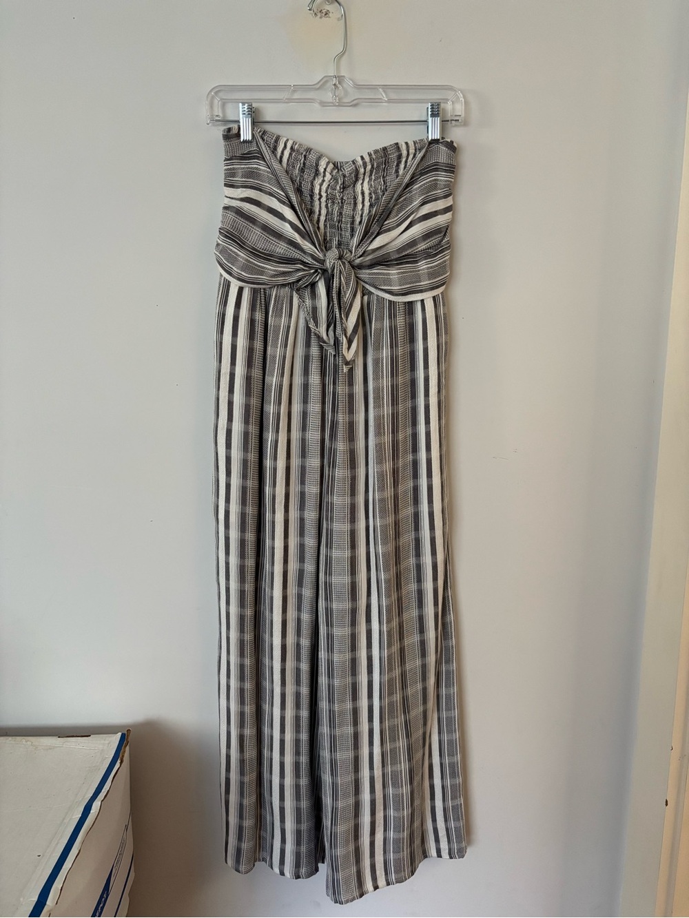 nordstrom grey & white striped bow tie stretchy strapless flowy romper jumpsuit🤍